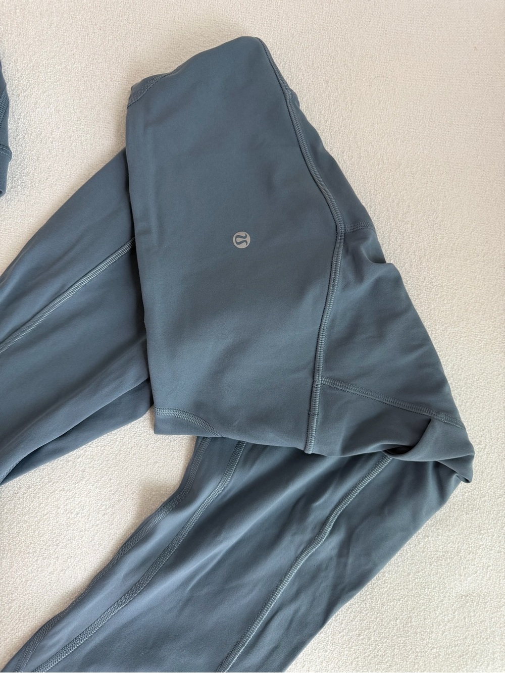 Lululemon Steel Blue set - Picture 4 of 4